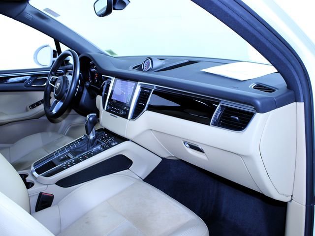 Certified 2018 Porsche Macan image 26