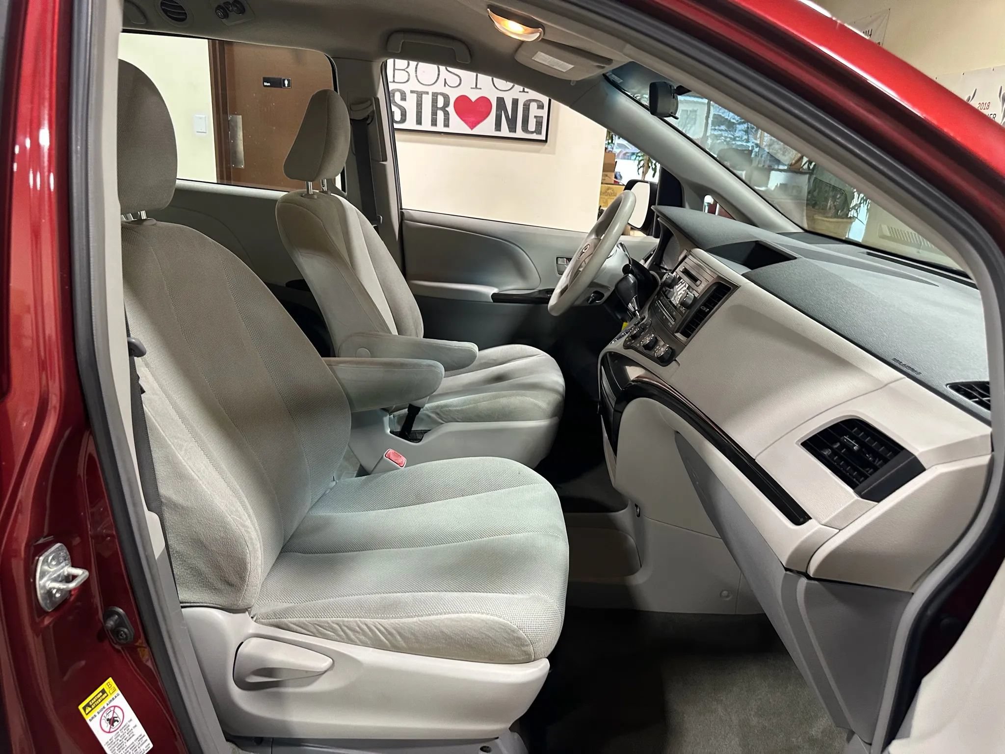 Used 2012 Toyota Sienna FWD image 33