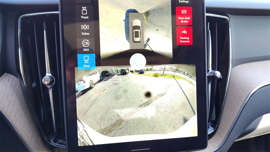 New 2026 Volvo XC60 B5 Plus w/ Climate Package image 19