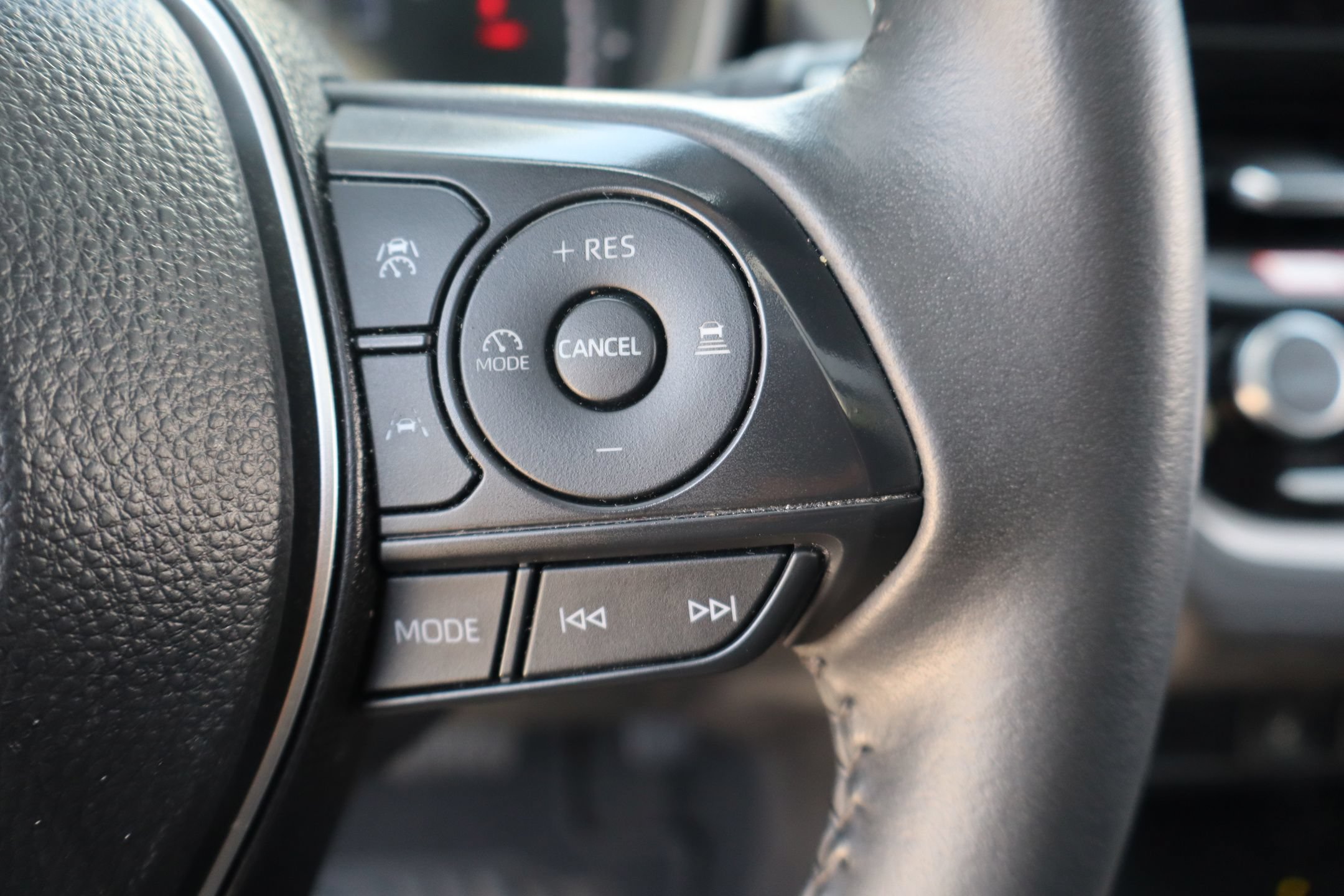 Used 2025 Toyota Corolla Cross AWD Hybrid w/ Convenience Package image 16