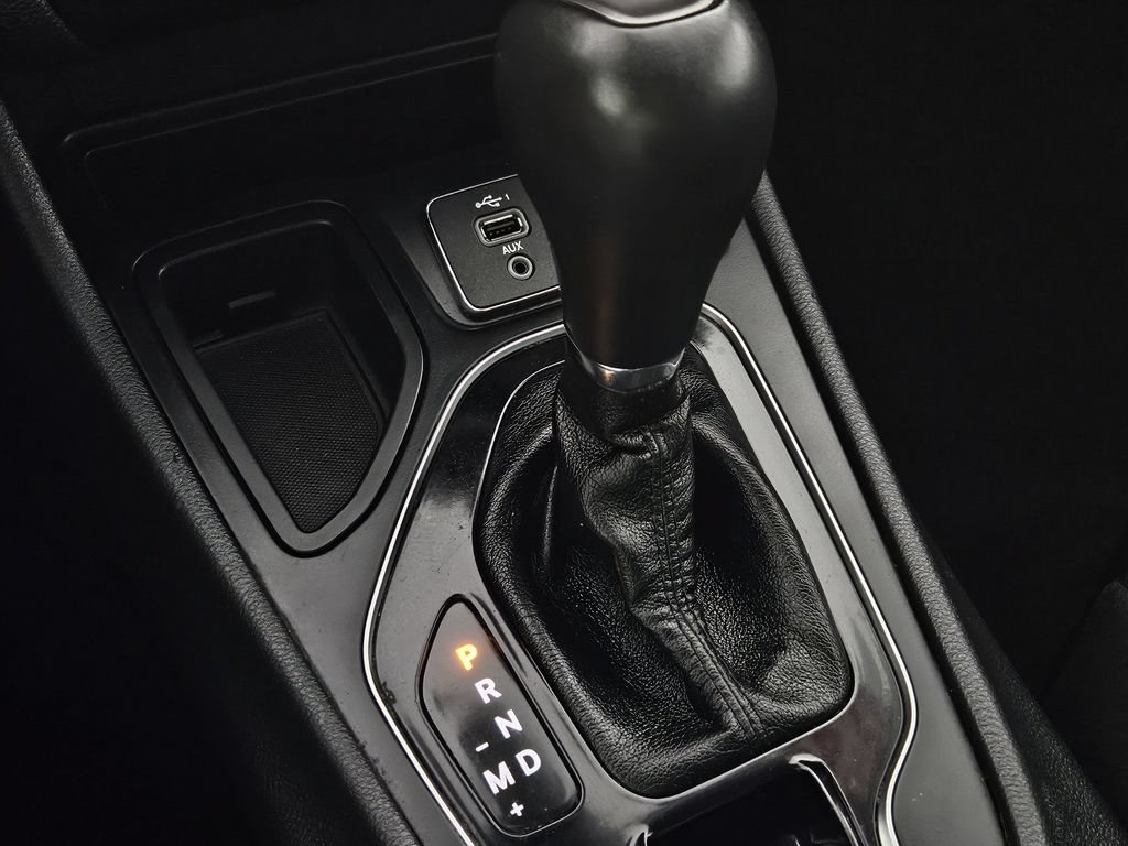 Used 2019 Jeep Cherokee Limited FWD image 15