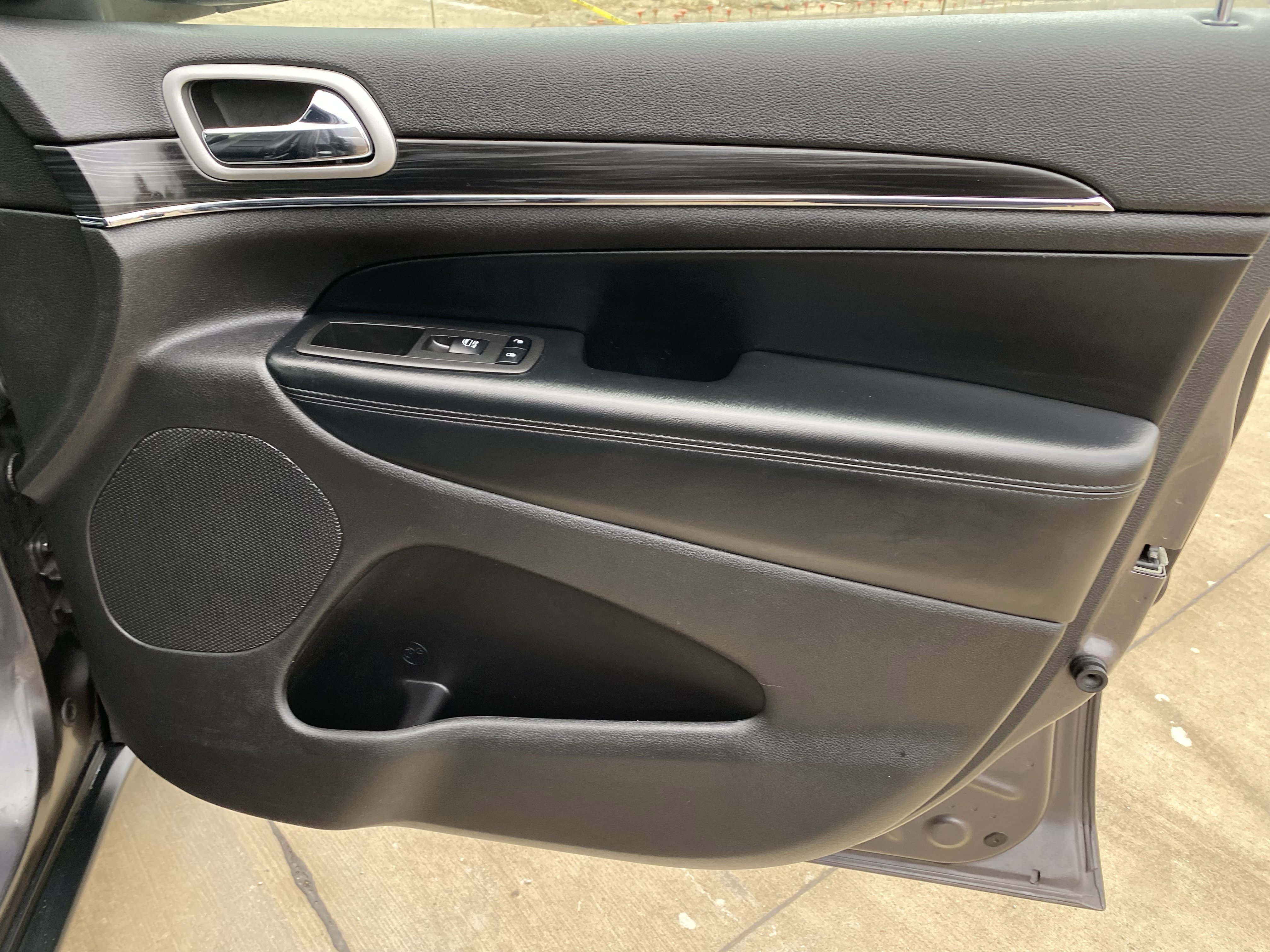 Used 2021 Jeep Grand Cherokee Limited image 7