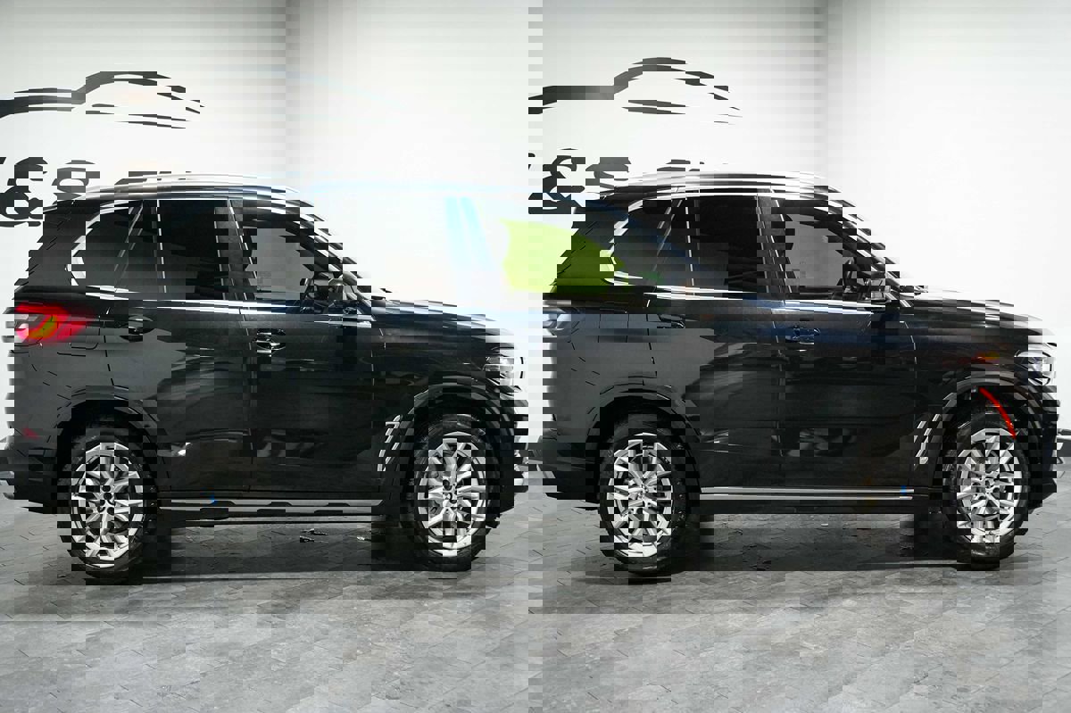 Used 2021 BMW X5 xDrive40i w/ Premium Package image 6