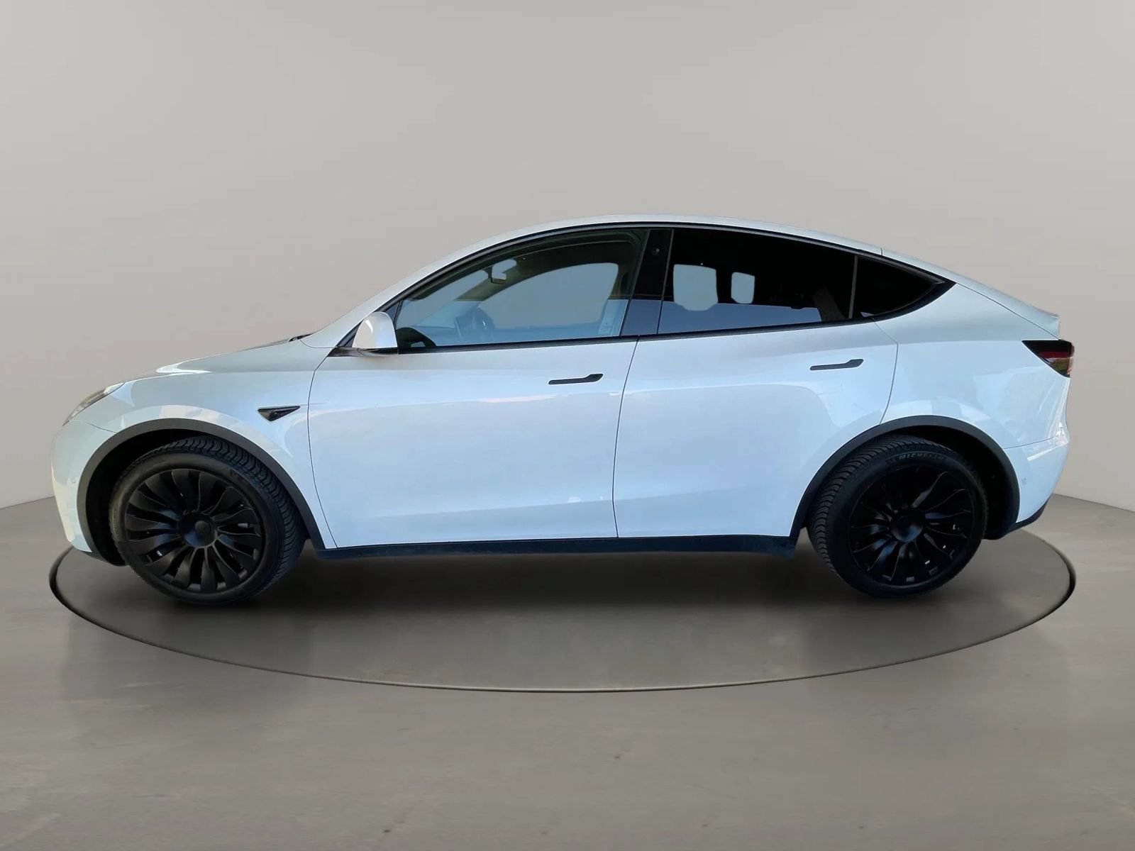 Used 2021 Tesla Model Y Long Range AWD/4WD image 2
