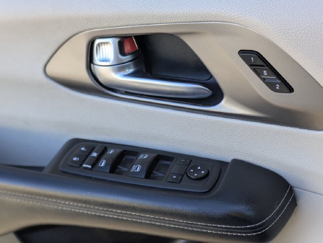 Used 2022 Chrysler Pacifica Touring-L FWD image 23