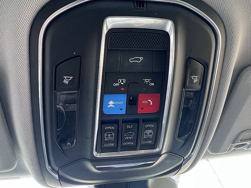 Used 2022 Jeep Grand Cherokee Limited AWD/4WD image 19