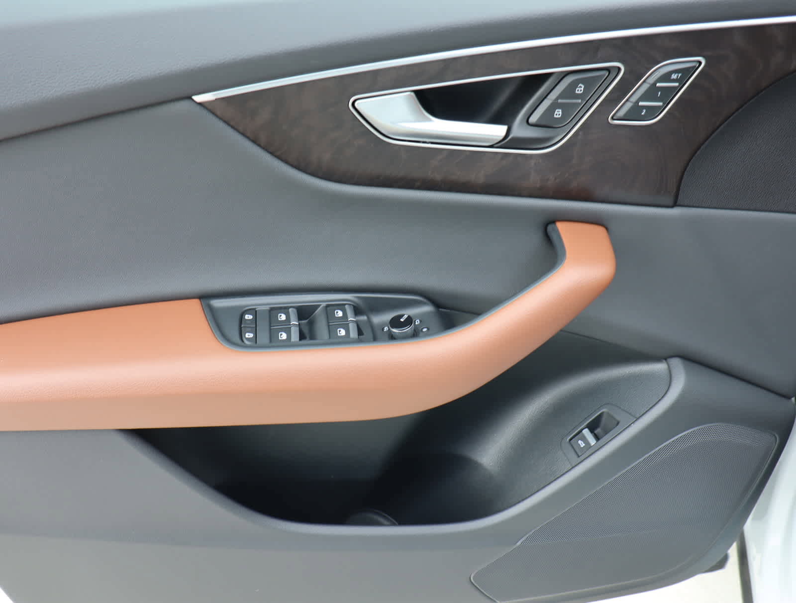 Used 2023 Audi Q8 Premium w/ Convenience Package image 31