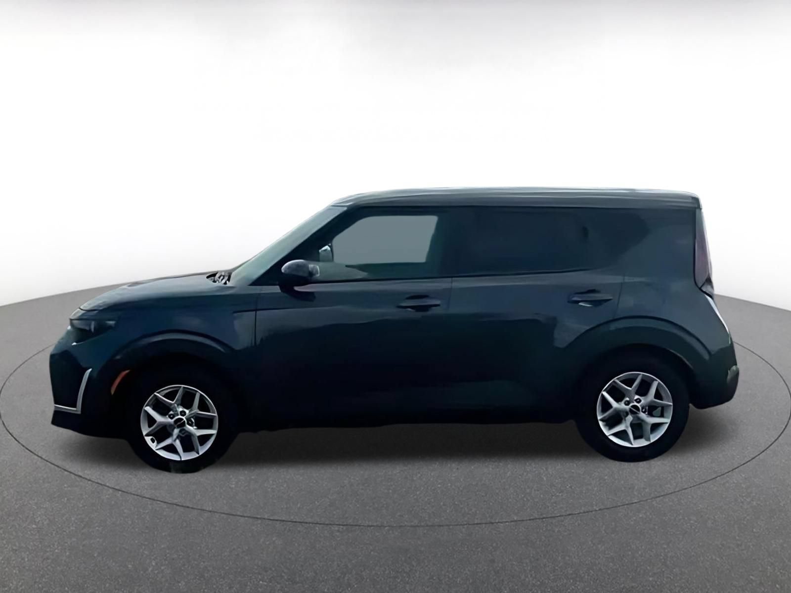 Used 2025 Kia Soul LX w/ LX Technology Package FWD image 7