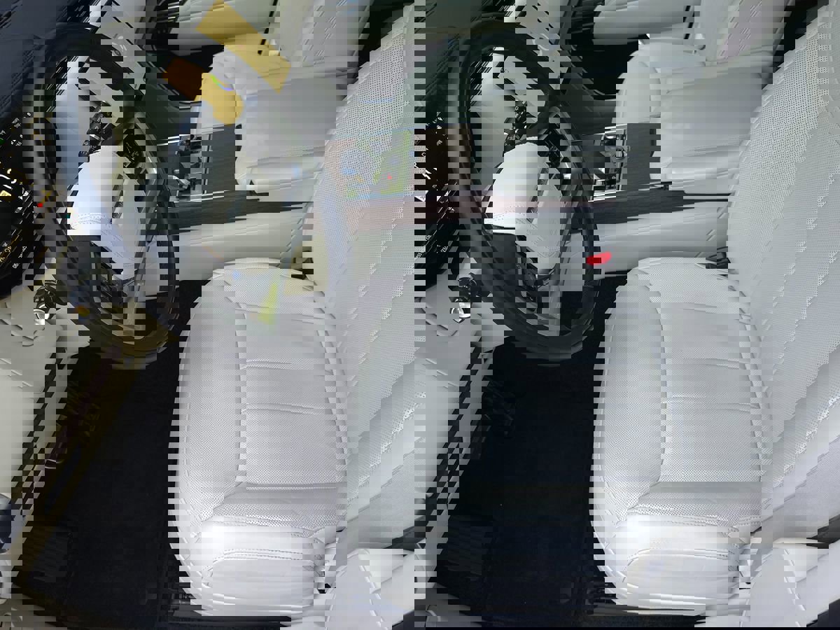 Used 2023 Land Rover Range Rover SE image 12