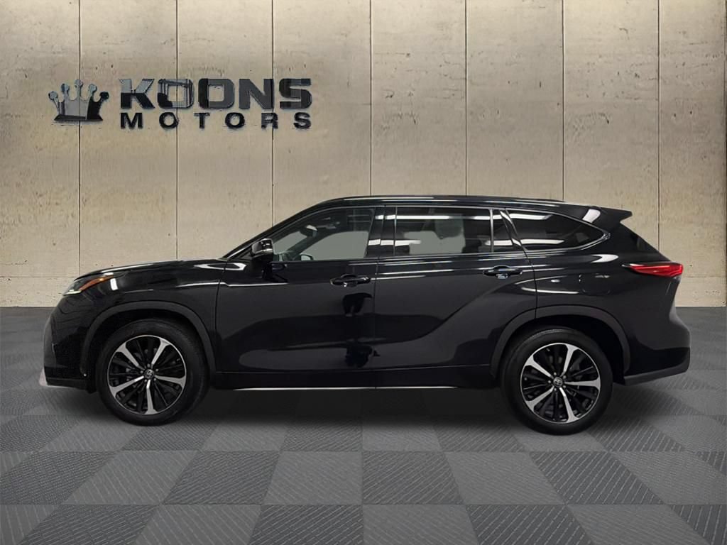 Used 2022 Toyota Highlander XSE AWD/4WD image 4
