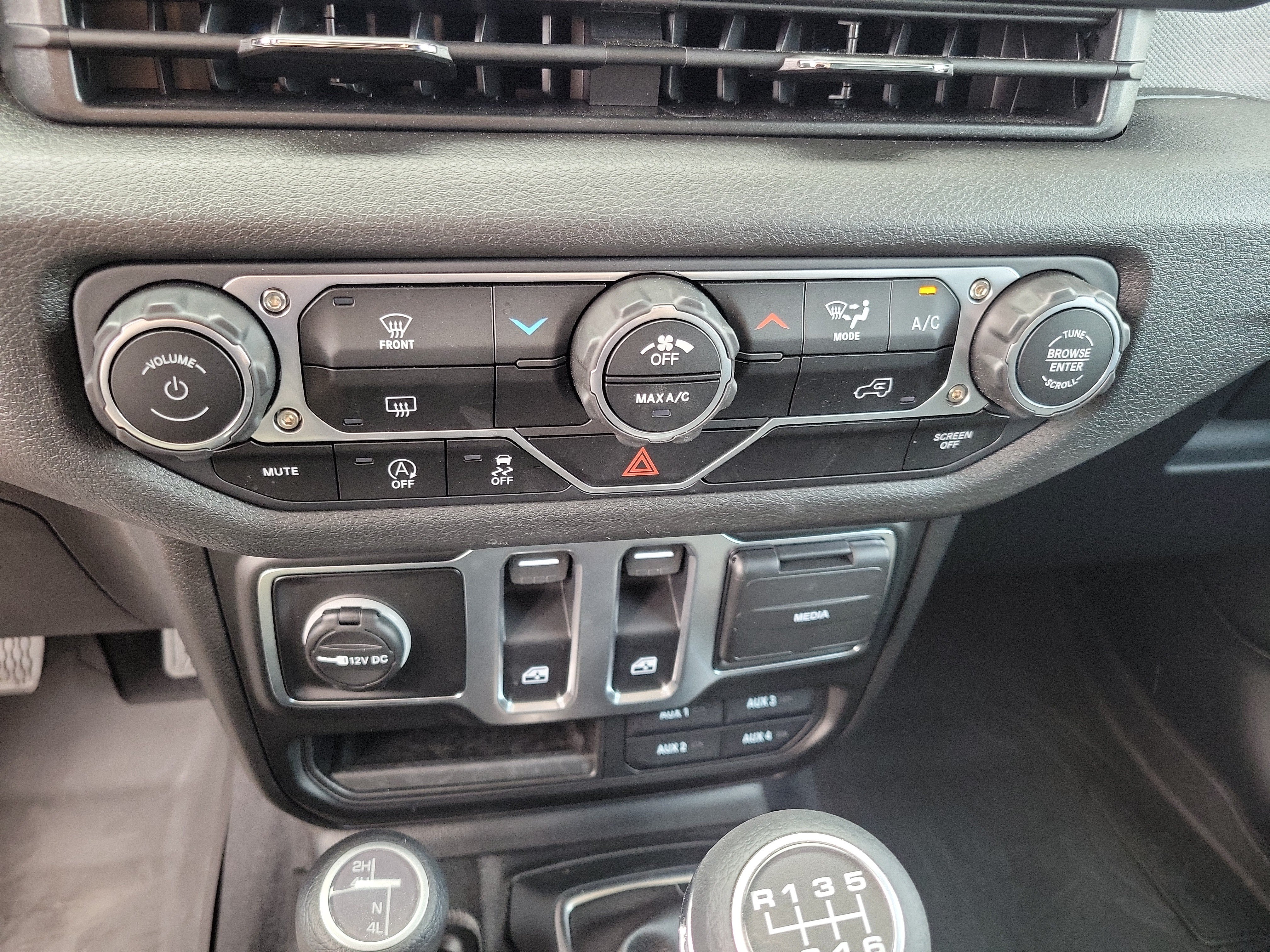 Used 2025 Jeep Wrangler Sport AWD/4WD image 23
