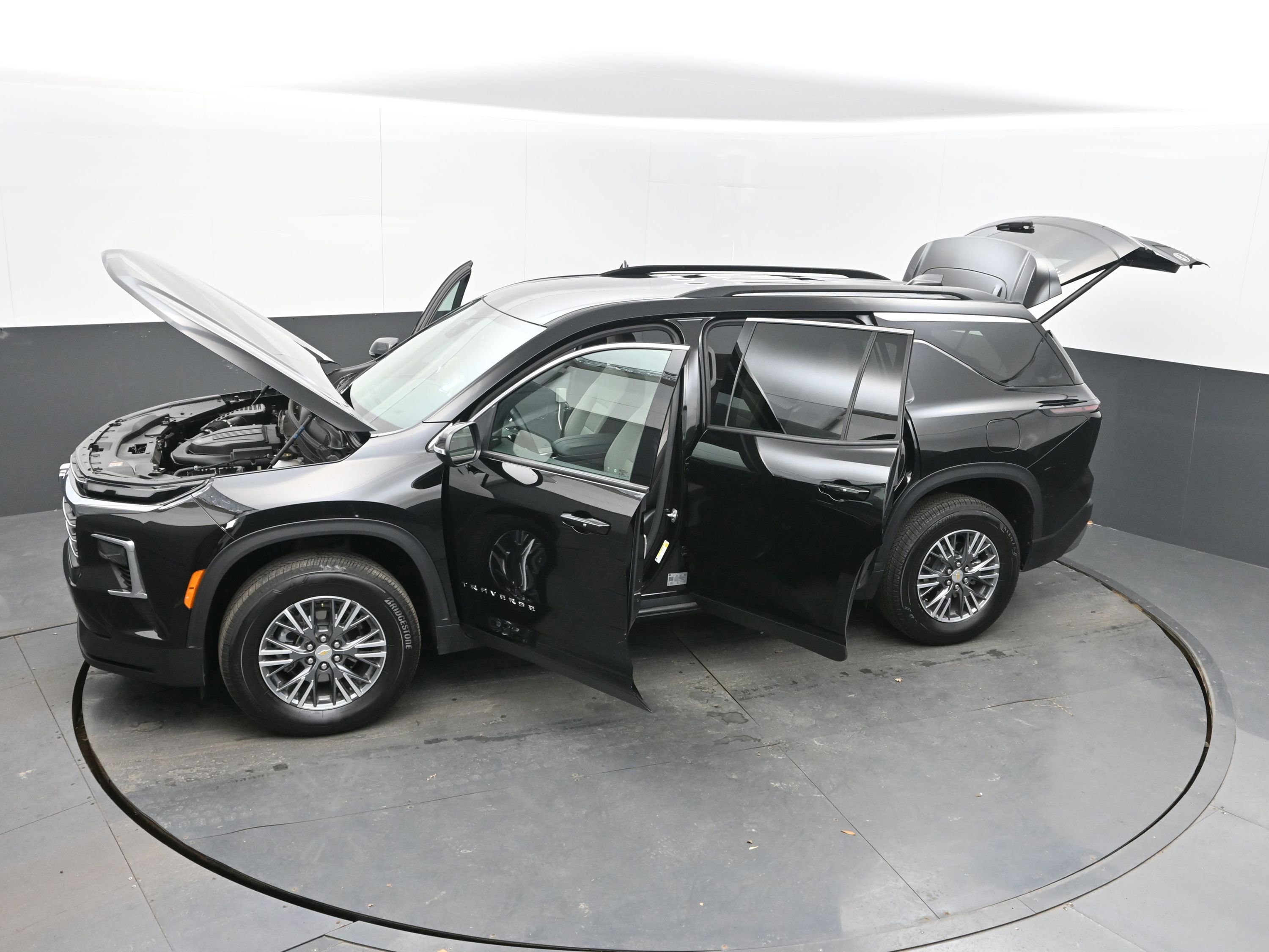 Used 2025 Chevrolet Traverse LT image 36