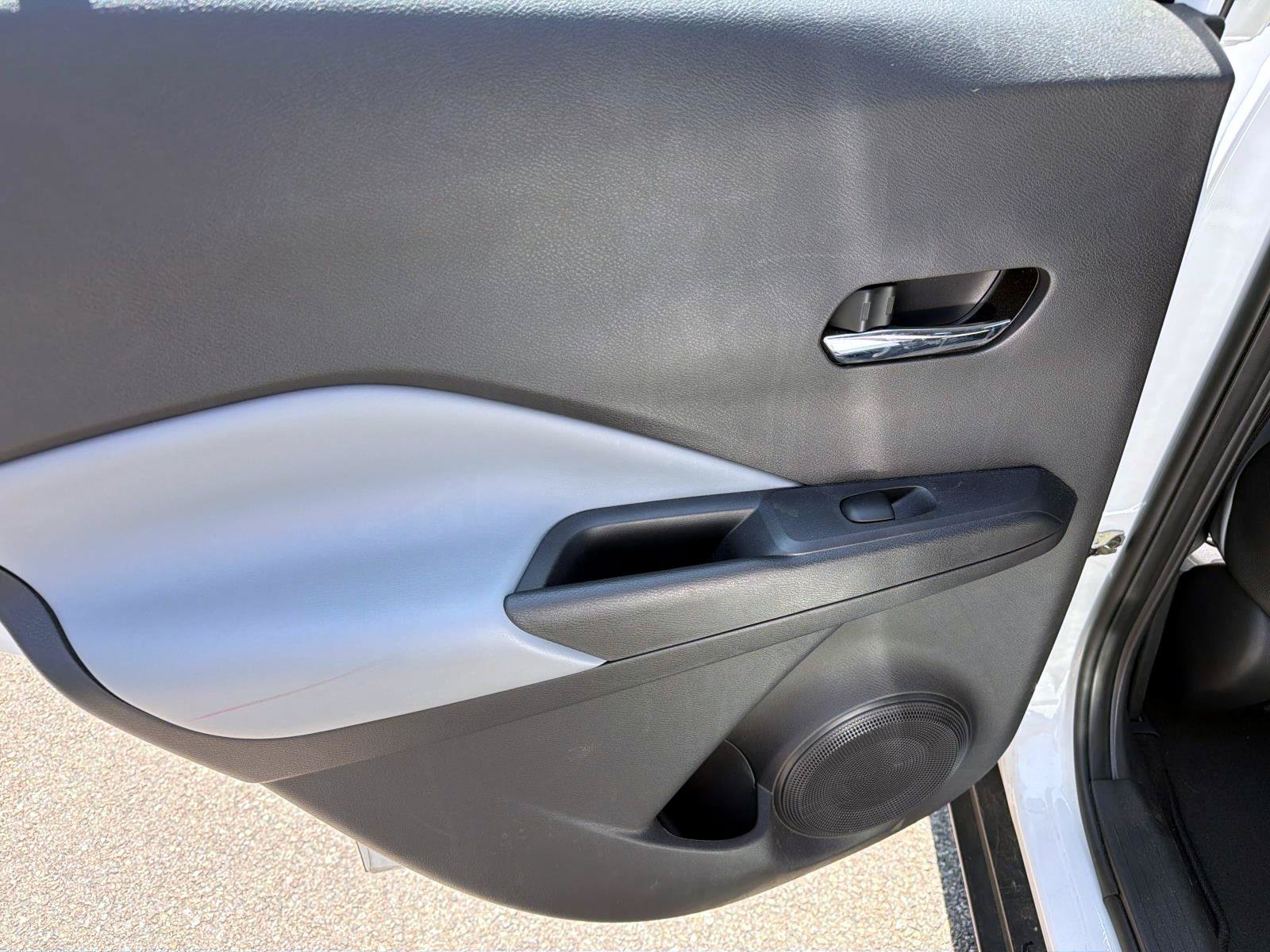 Used 2023 Nissan Kicks SR w/ SR Premium Package FWD image 7