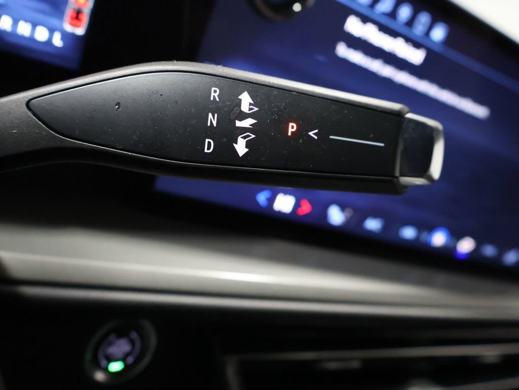 Used 2024 Chevrolet Traverse LT image 38