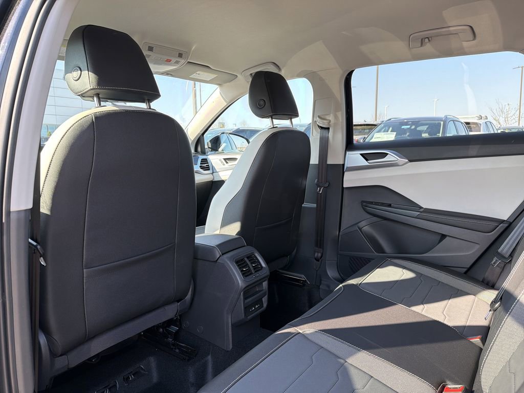 New 2026 Volkswagen Taos SE image 13