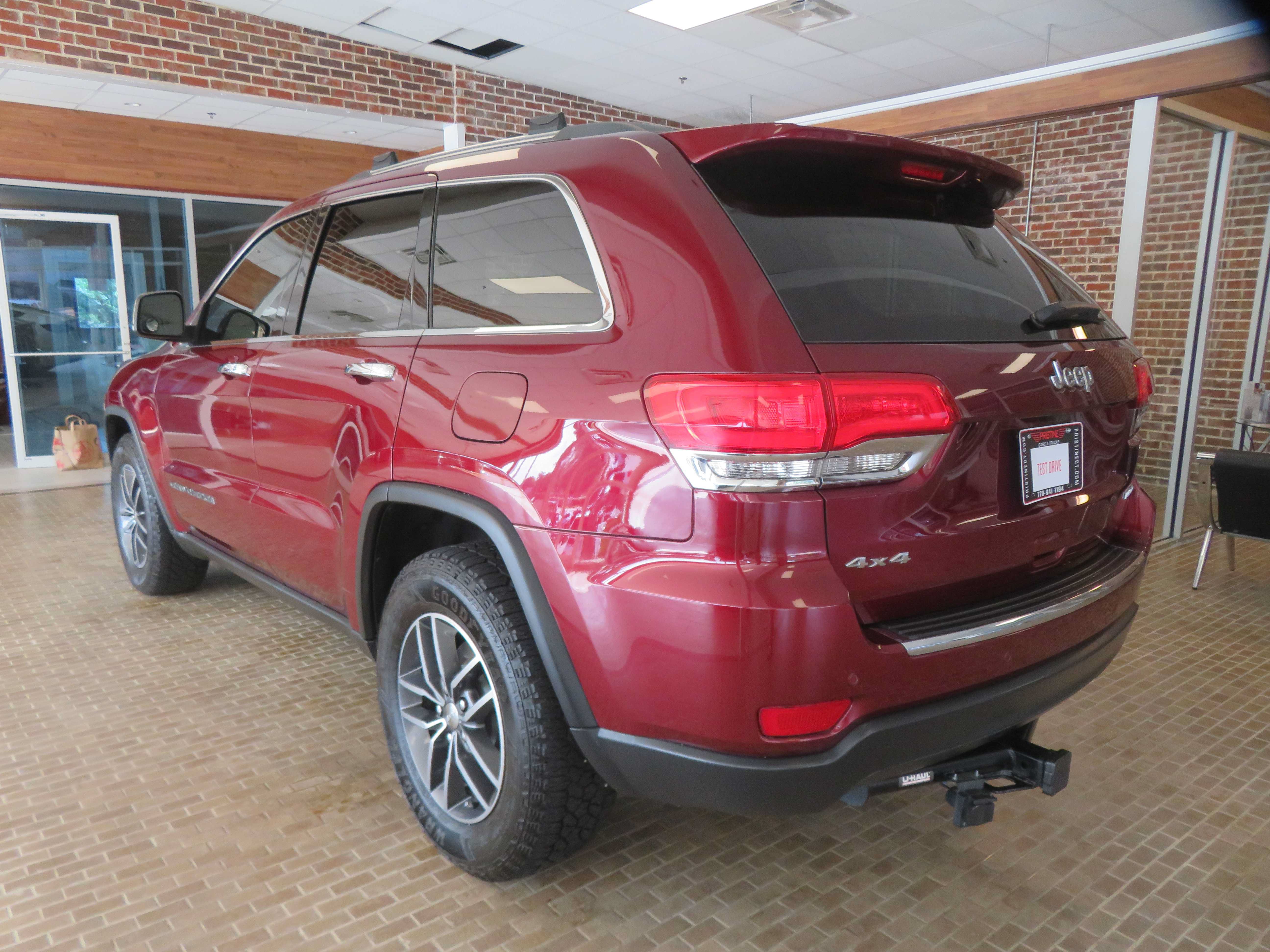 Used 2017 Jeep Grand Cherokee Limited AWD/4WD image 6