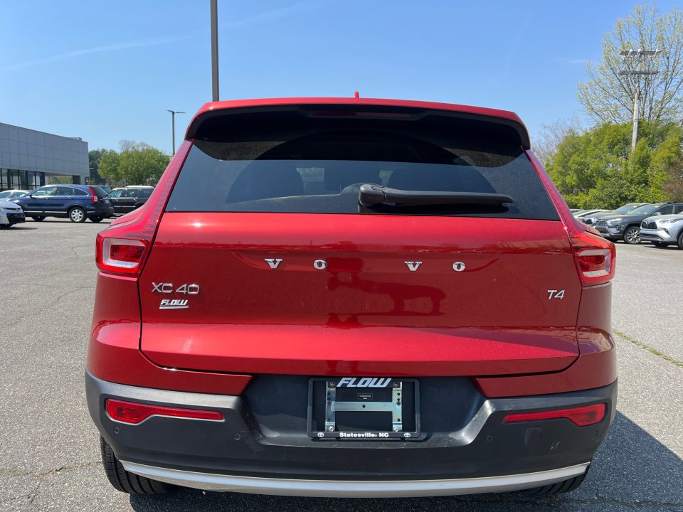Used 2019 Volvo XC40 T4 Momentum image 16