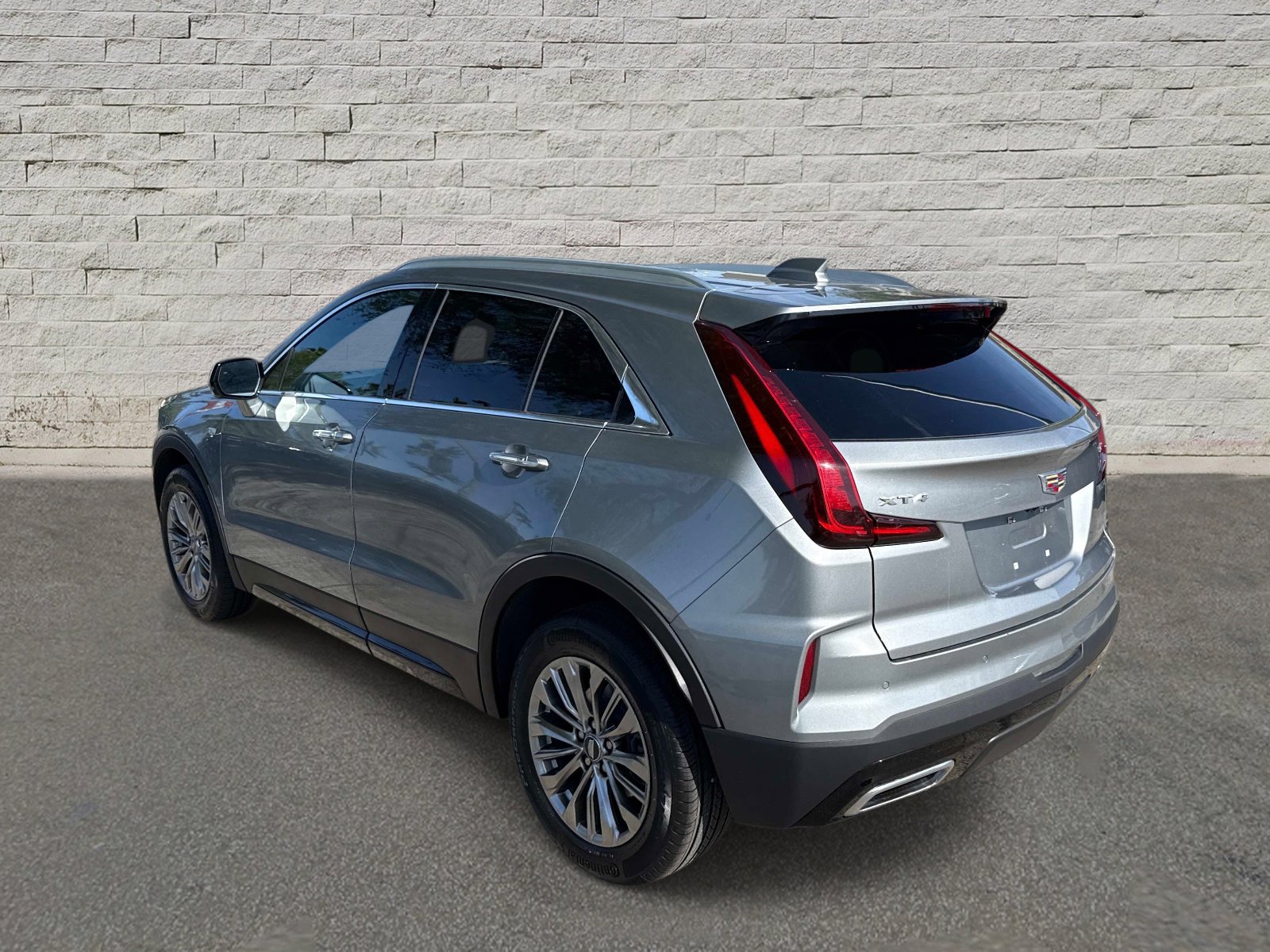 Used 2025 Cadillac XT4 Premium Luxury FWD image 7
