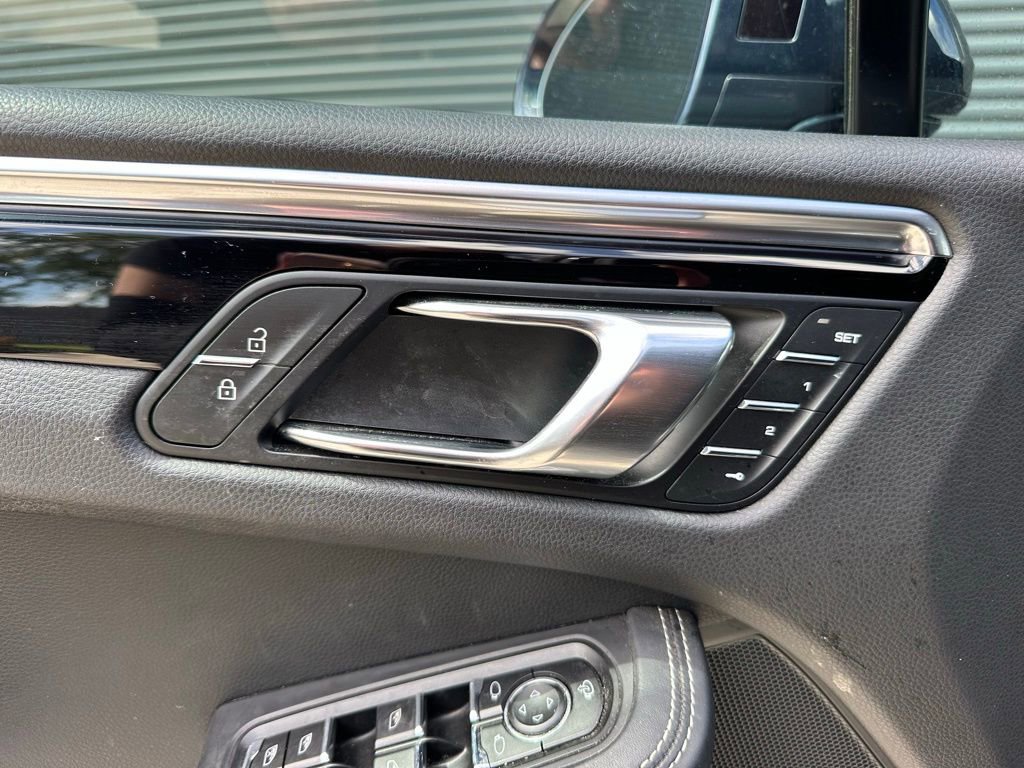 Certified 2023 Porsche Macan AWD/4WD image 20