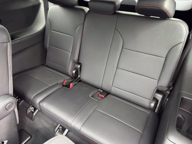 Certified 2025 Chevrolet Traverse Z71 w/ LPO, Floor Liner Package AWD/4WD image 10