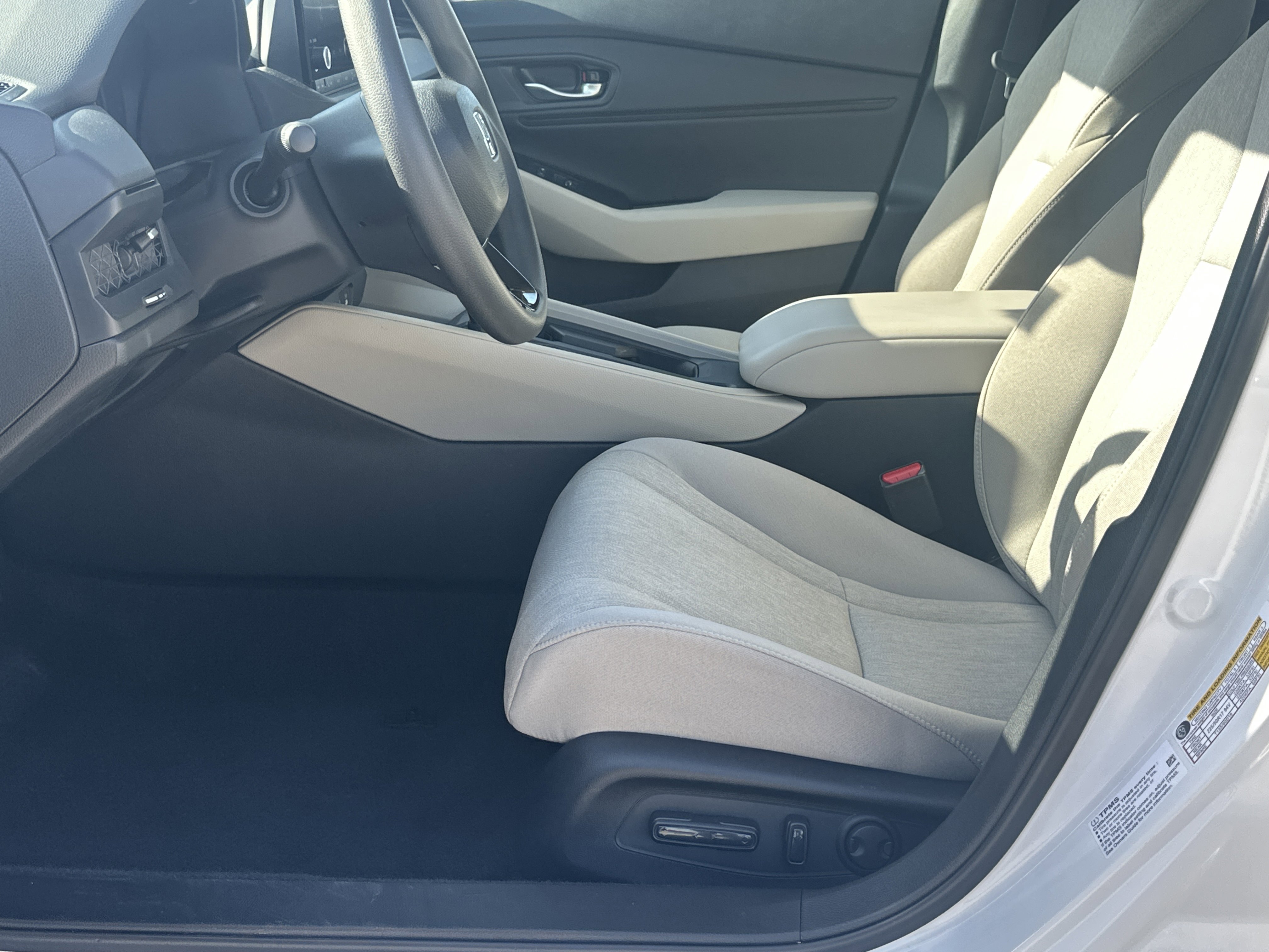 Used 2025 Honda Accord SE image 9