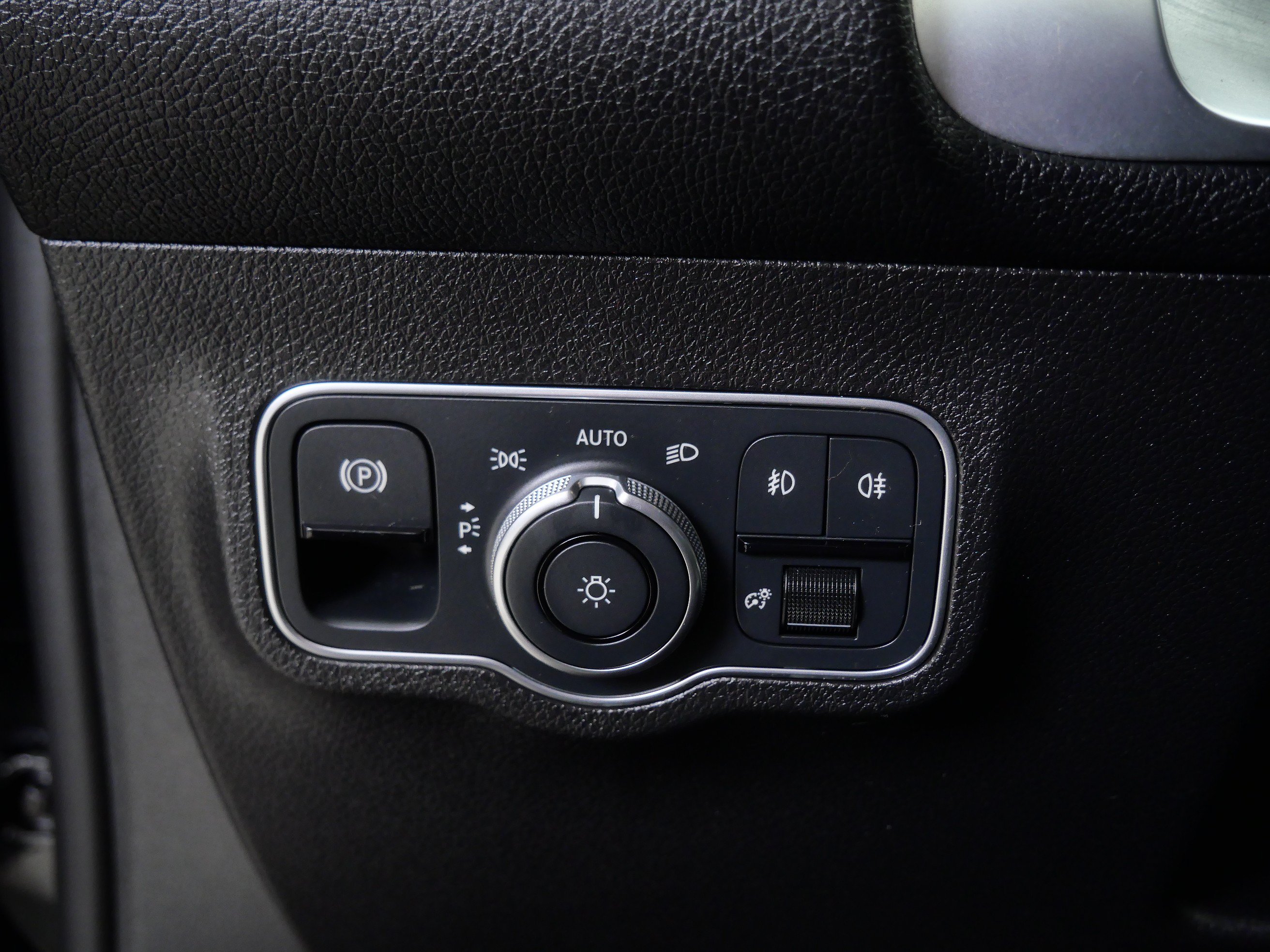 Used 2023 Mercedes-Benz GLB 250 4MATIC image 29