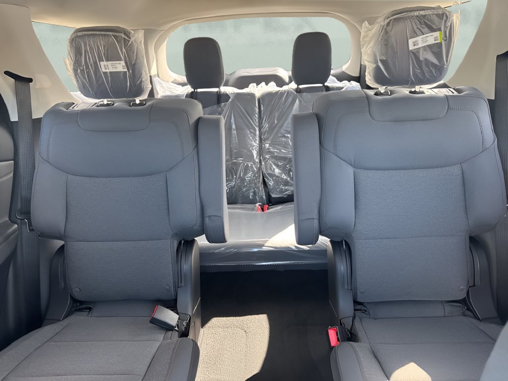 Used 2026 Ford Explorer Active RWD image 11