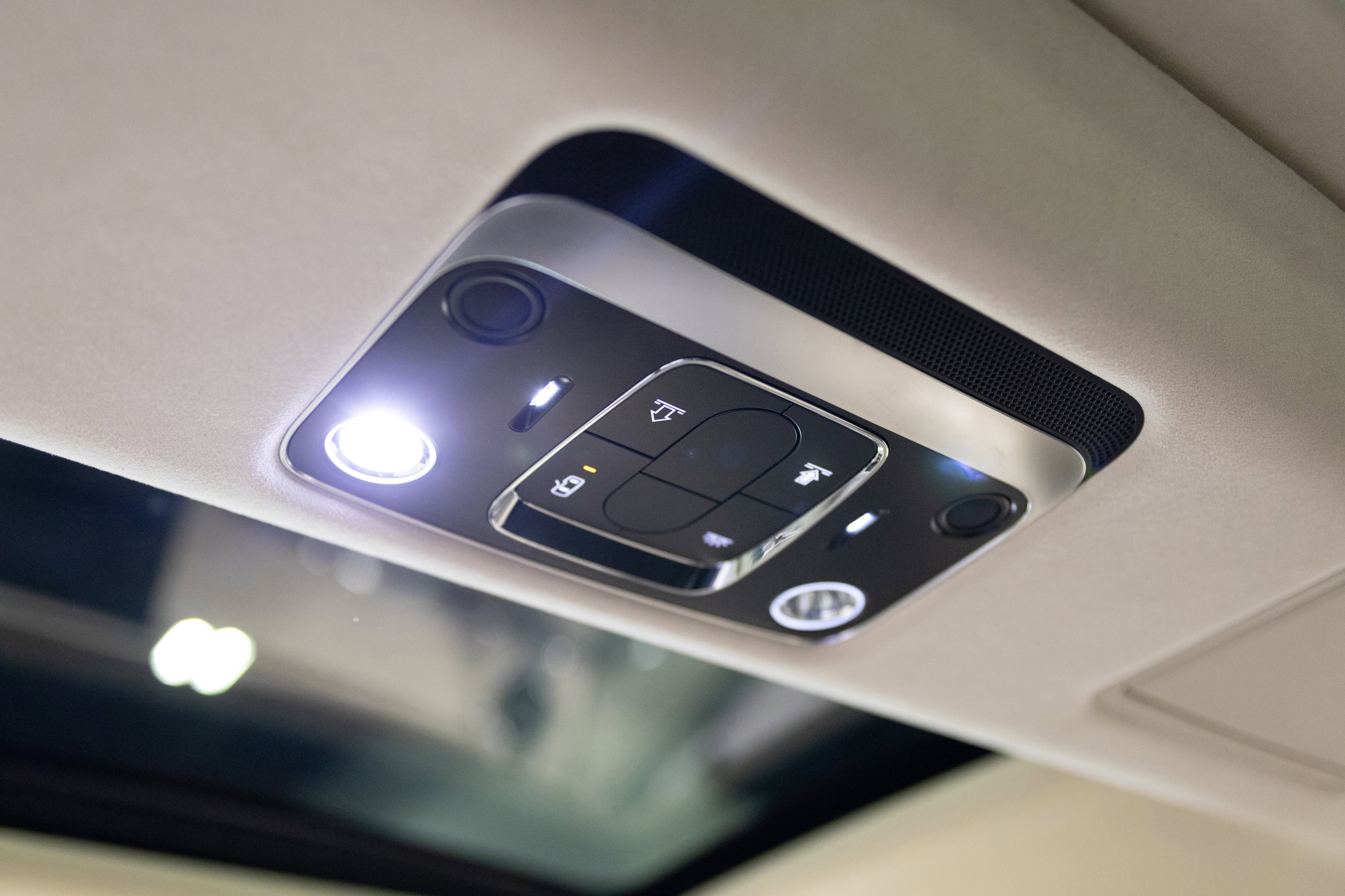 Used 2023 Bentley Flying Spur Plug-In Hybrid AWD/4WD image 36