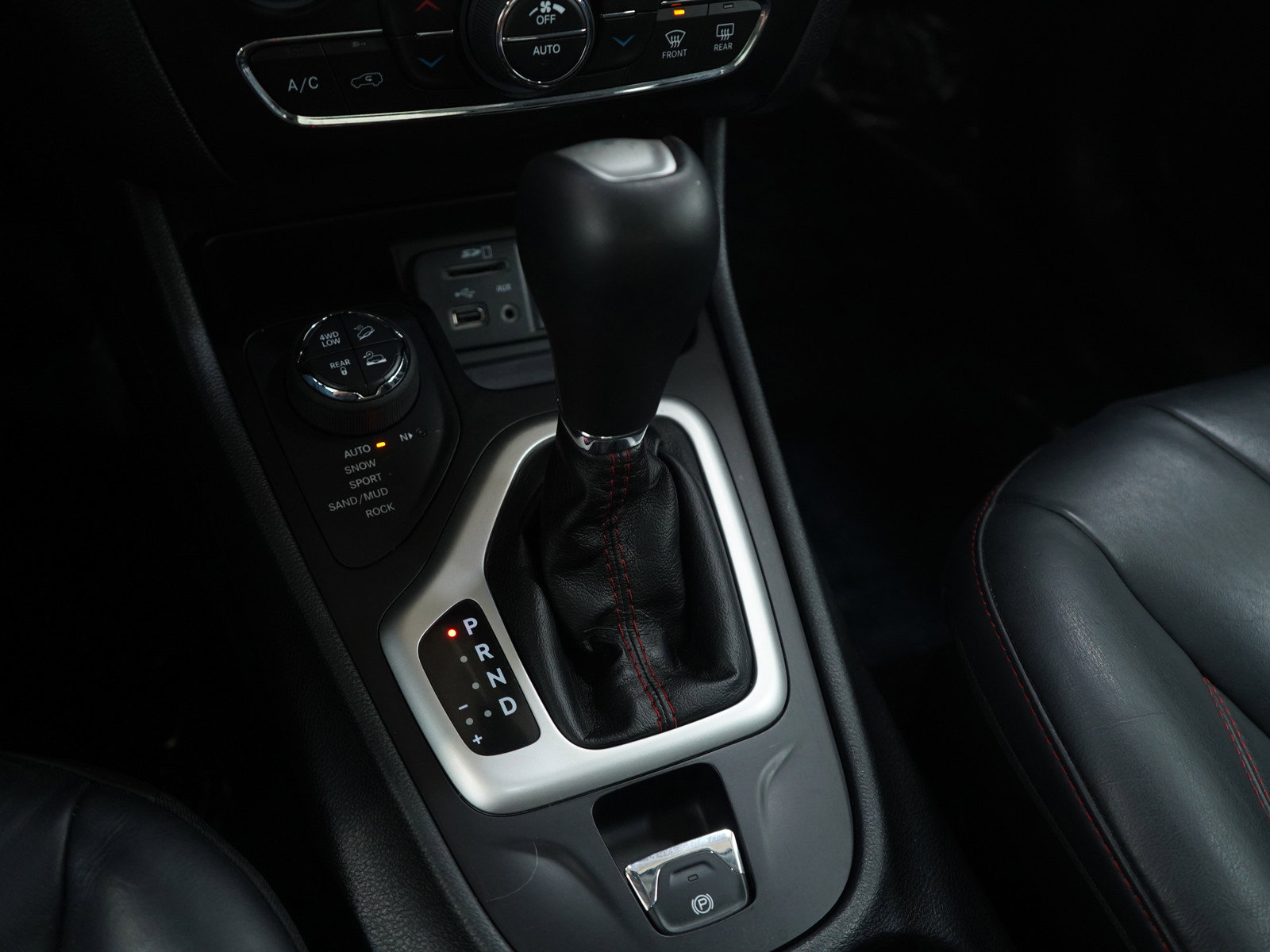 Used 2016 Jeep Cherokee Trailhawk w/ Comfort/Convenience Group image 25