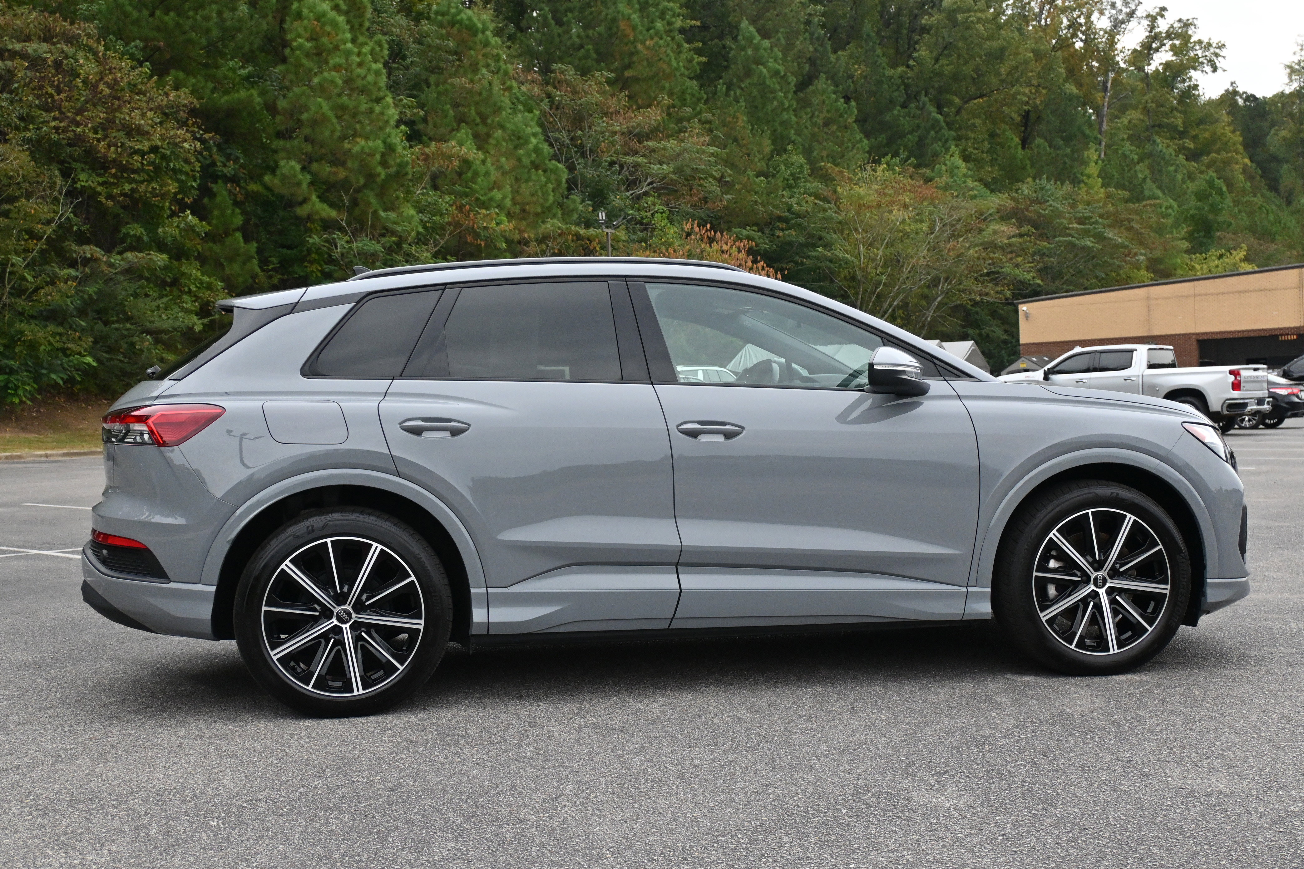 Used 2025 Audi Q4 e-tron Premium Plus image 10