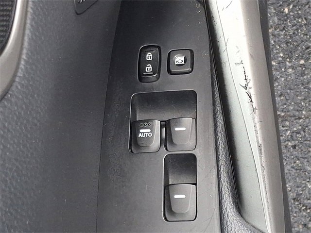 Used 2013 Hyundai Veloster w/ Style Pkg image 25