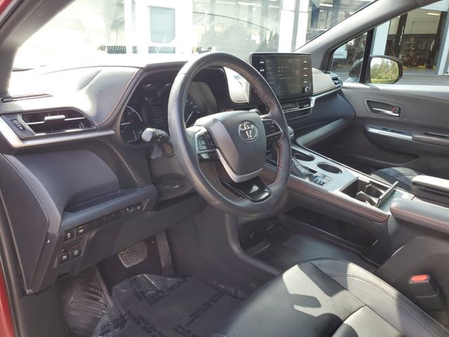 Used 2022 Toyota Sienna XSE image 18