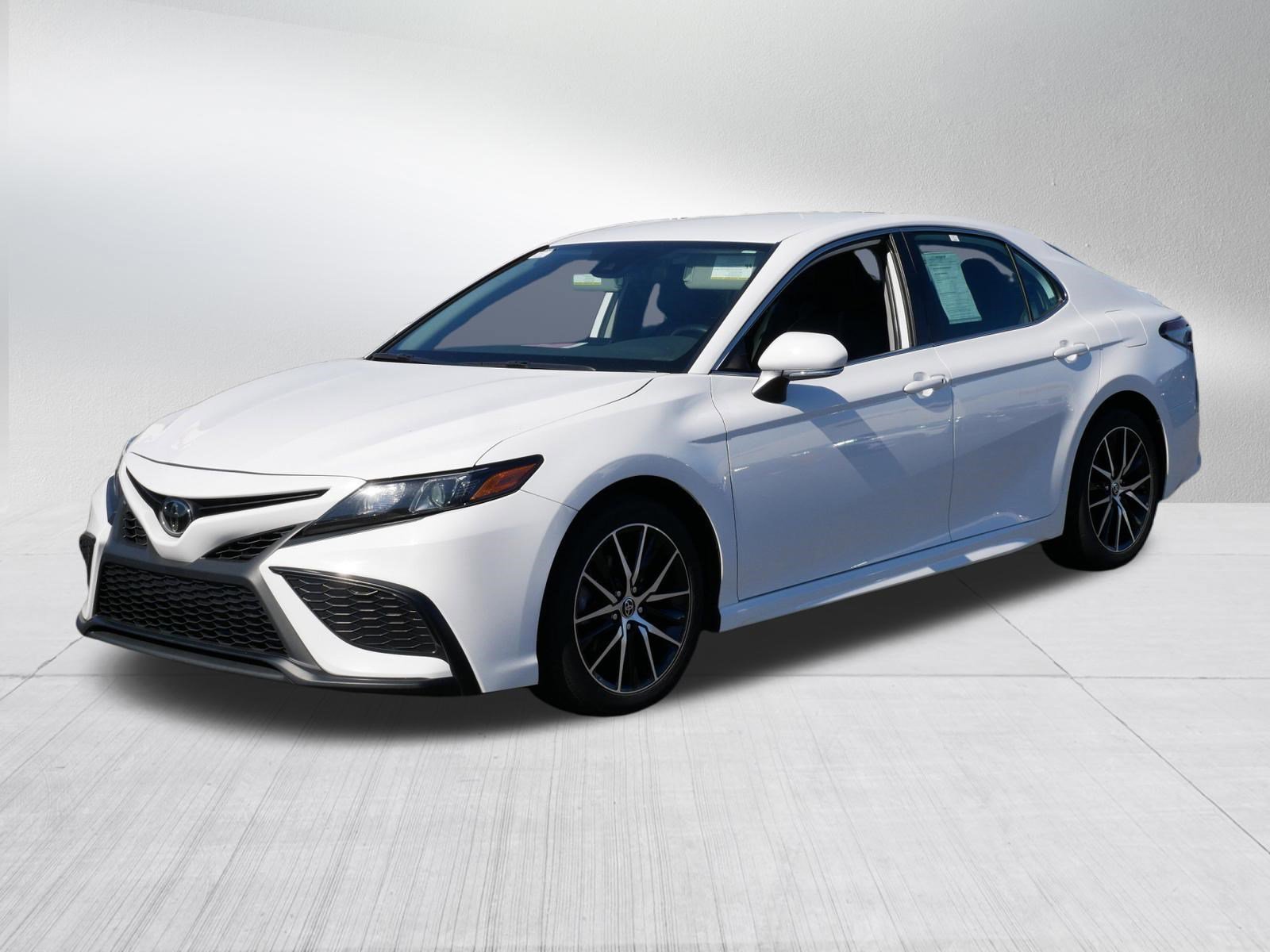 Certified 2023 Toyota Camry SE FWD image 3