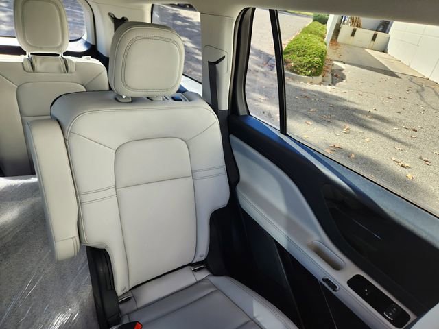 New 2026 Lincoln Aviator AWD w/ Jet Appearance Package image 15