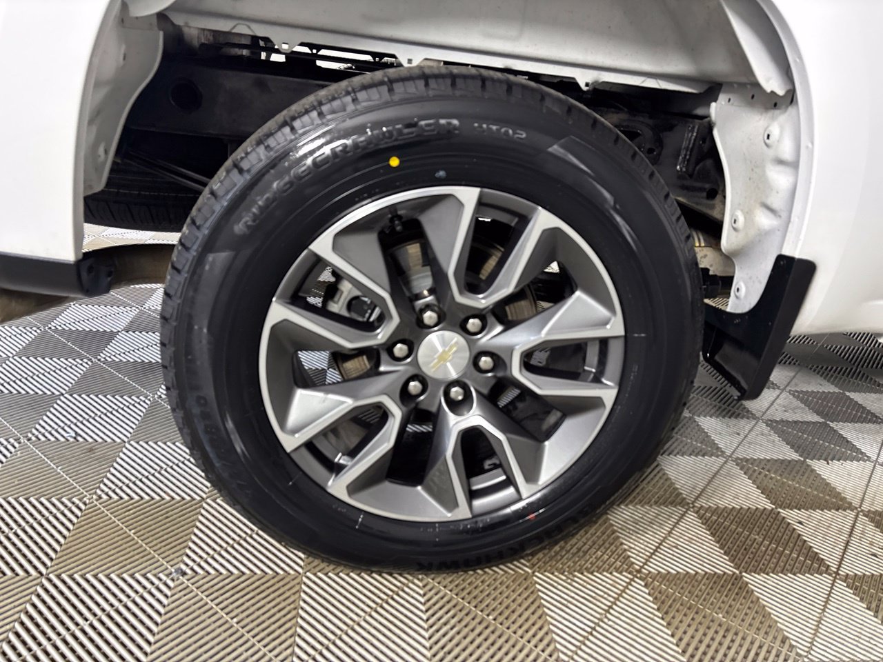 Used 2023 Chevrolet Silverado 1500 LT AWD/4WD image 32