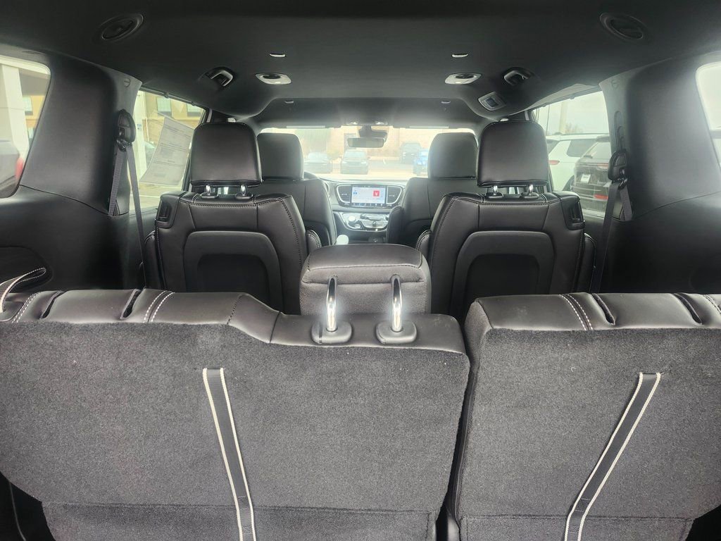 New 2026 Chrysler Voyager LX image 5