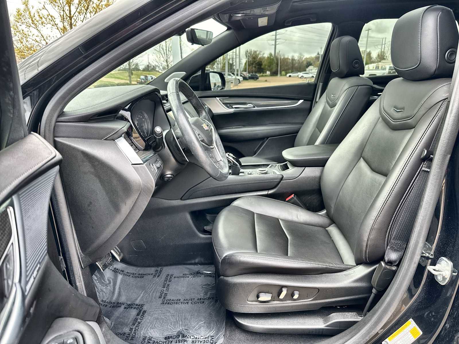 Used 2024 Cadillac XT5 Sportv w/ Technology Package AWD/4WD image 2