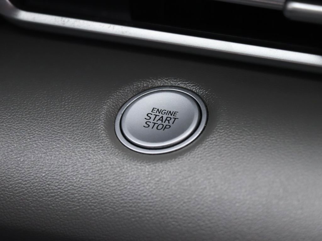 Used 2022 Hyundai Elantra SEL w/ Preferred Accessory Package image 20