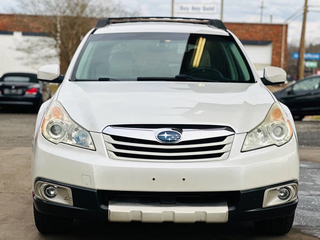 Used 2011 Subaru Outback 2.5i Limited w/ PWR Moonroof Pkg image 2