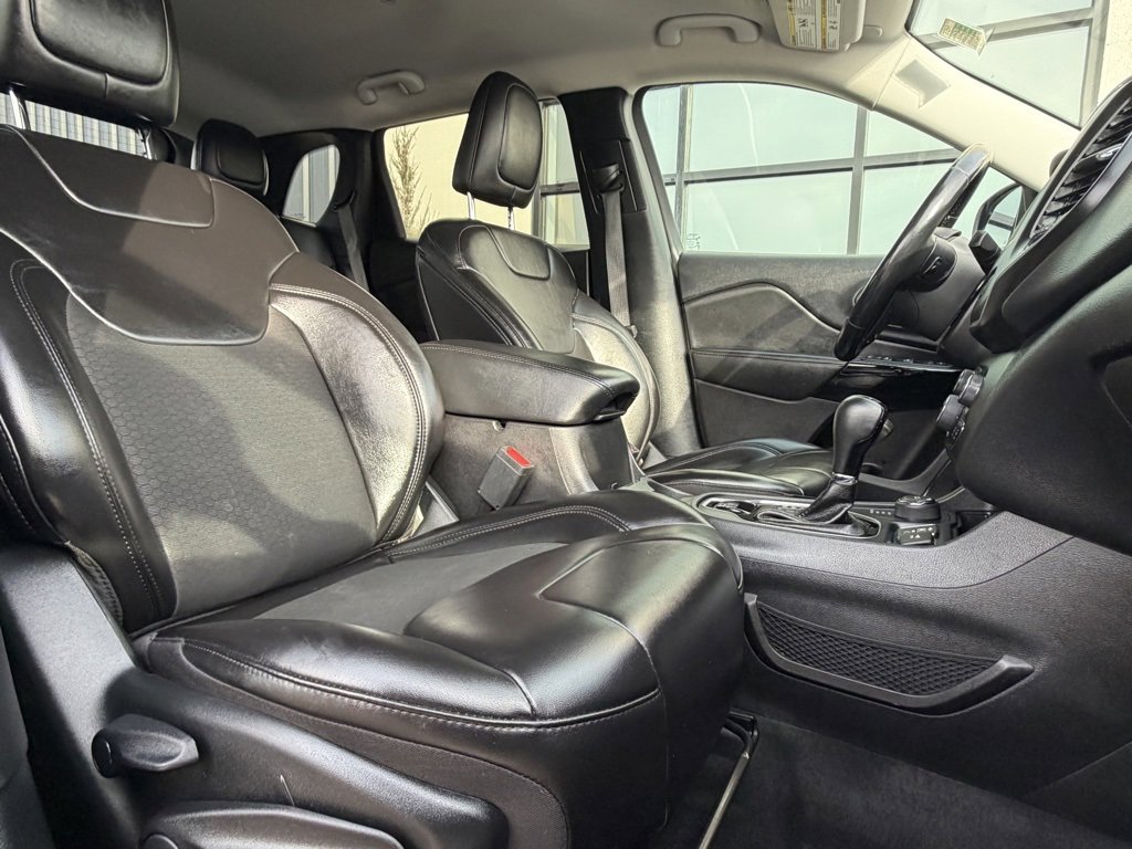 Used 2020 Jeep Cherokee Latitude Plus image 17