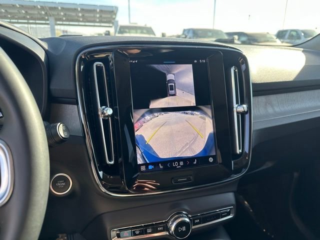 Used 2024 Volvo XC40 B5 Plus image 9