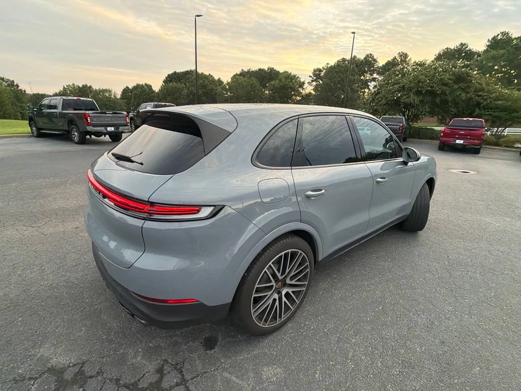 Used 2025 Porsche Cayenne AWD/4WD image 26