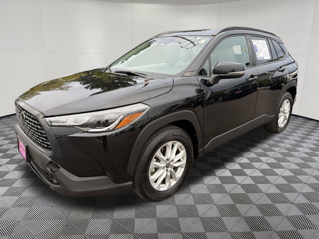 Used 2023 Toyota Corolla Cross LE AWD/4WD image 3