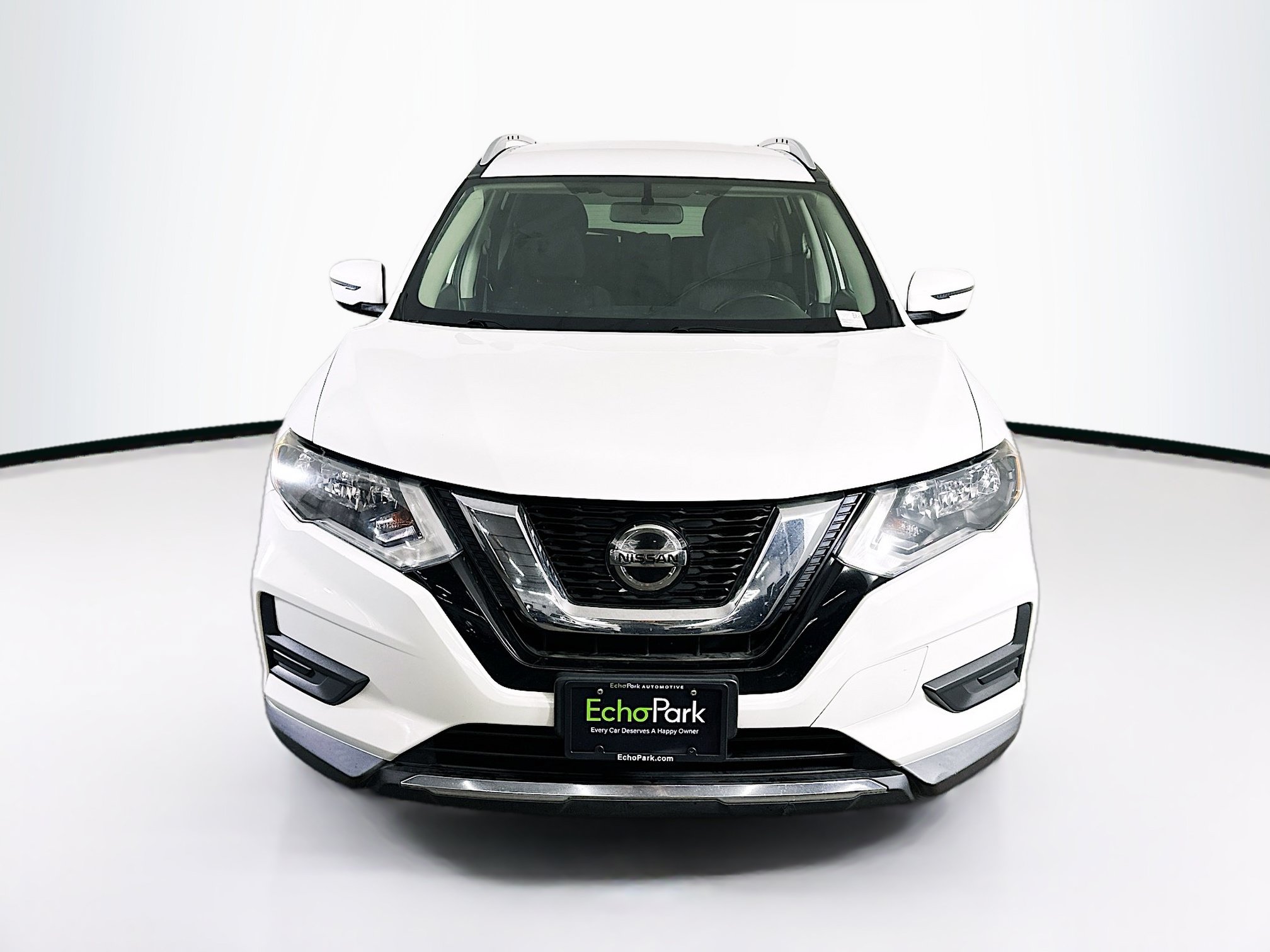 Used 2018 Nissan Rogue SV FWD image 2