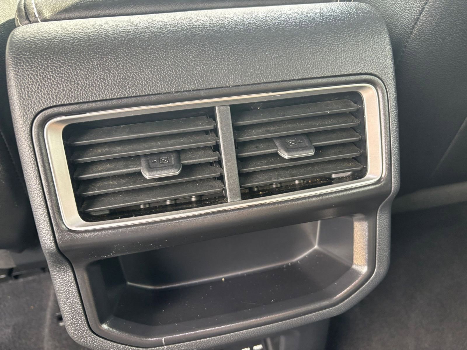 Used 2025 Volkswagen Atlas Cross Sport SE image 24