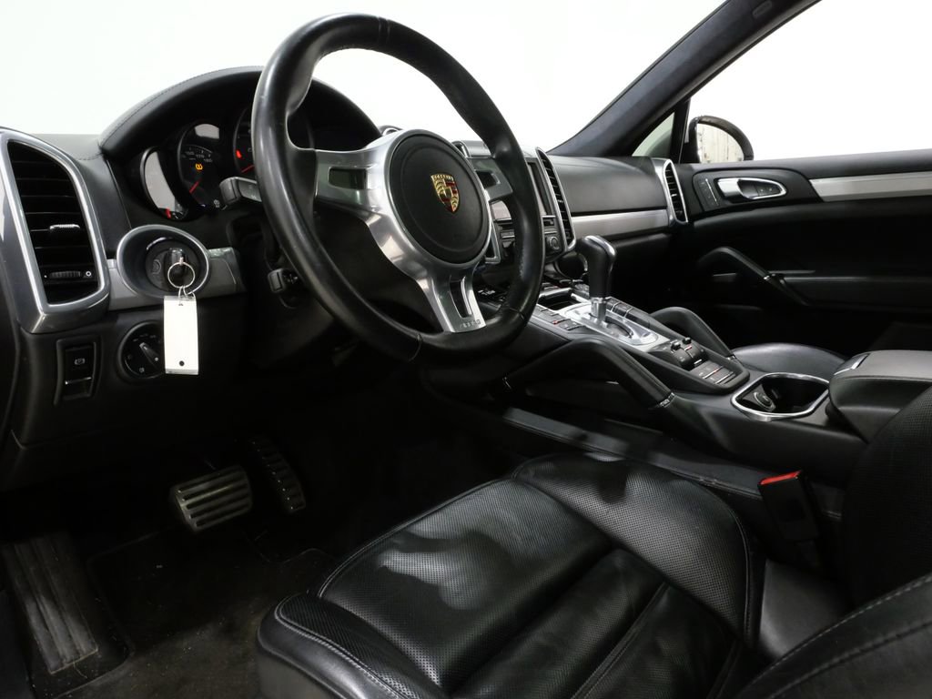 Used 2014 Porsche Cayenne Turbo image 12