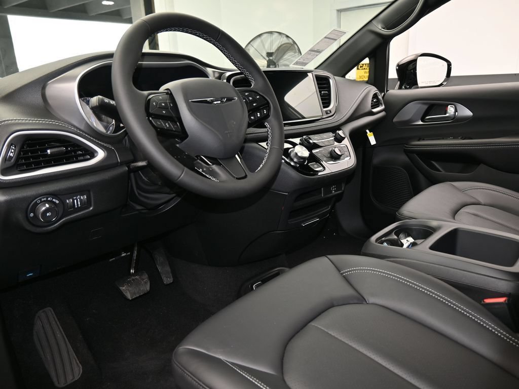 New 2026 Chrysler Pacifica Select w/ S Appearance Package FWD image 12