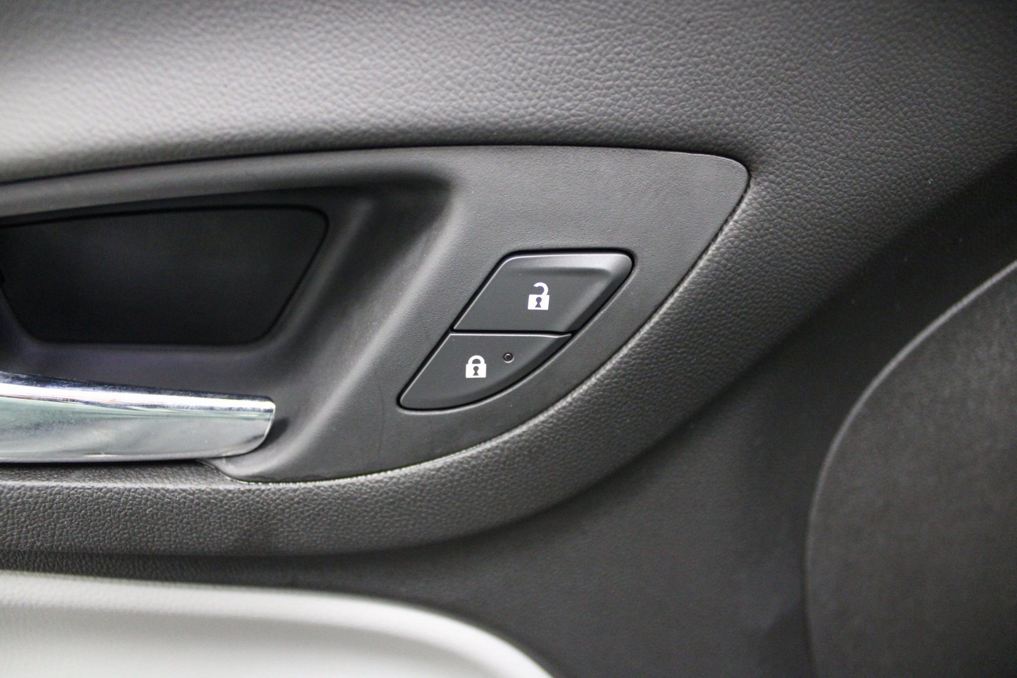 Used 2021 Chevrolet Equinox LT w/ Driver Convenience Package image 14