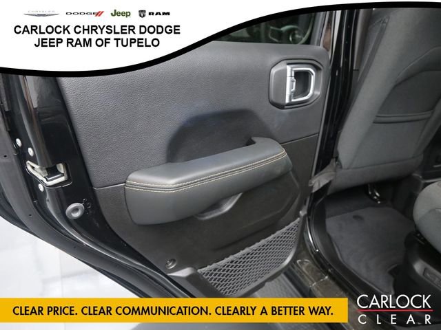 Used 2025 Jeep Wrangler Sahara image 24