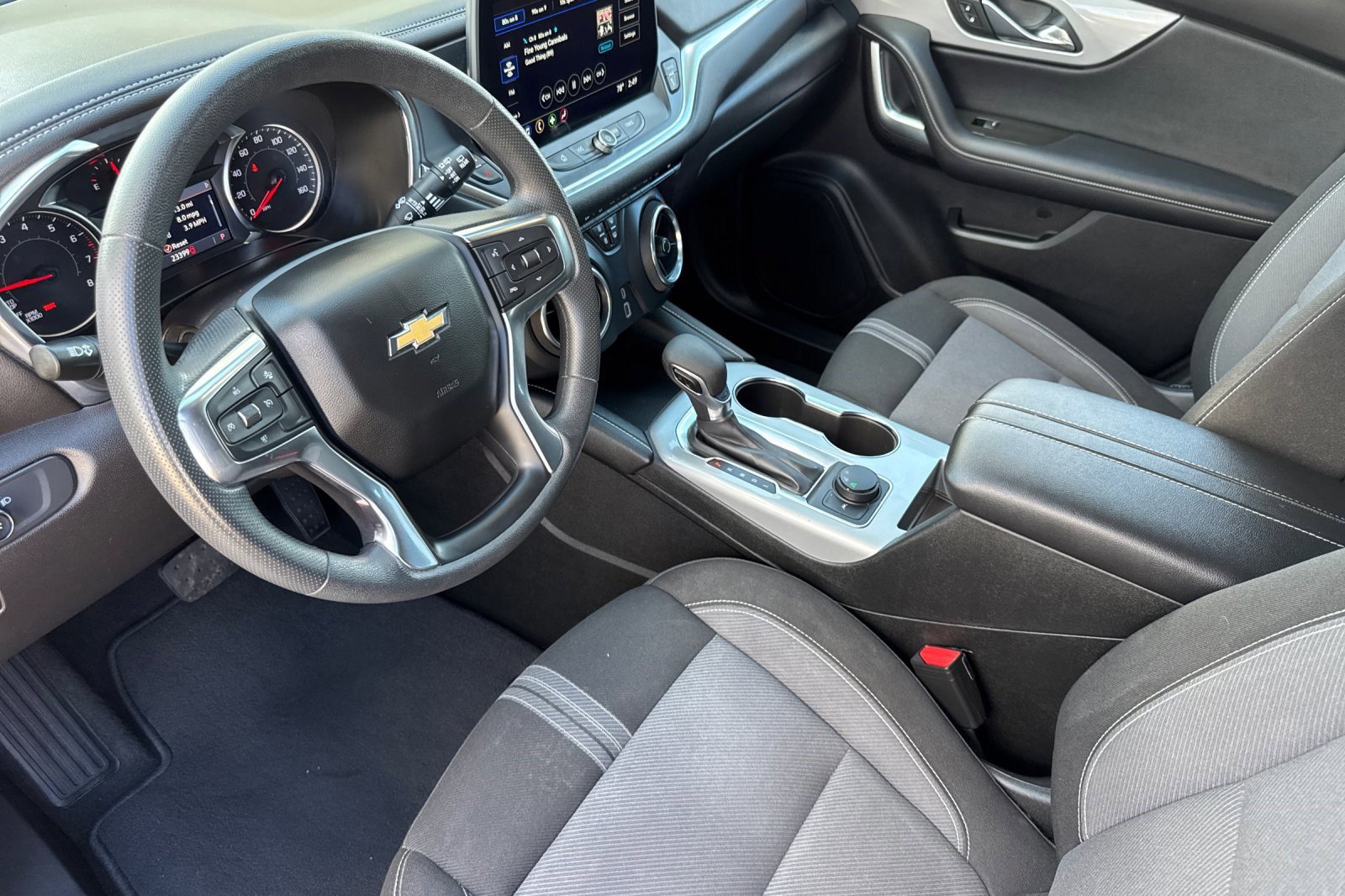 Used 2025 Chevrolet Blazer LT image 4